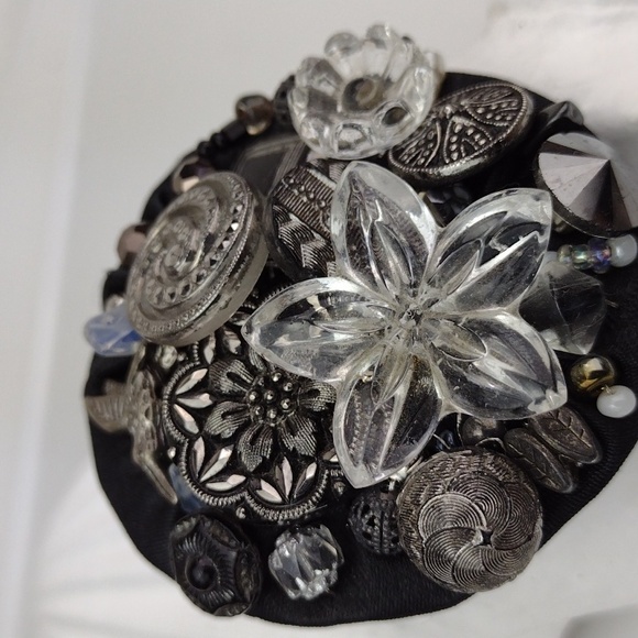Whimsically Edgy Black Artisan Silver Tone Black & Clear Buttons & Beads  Brooch - Picture 7 of 9